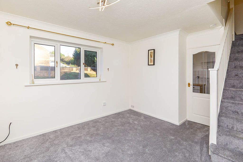 Property photo 3 of 9 Lounge