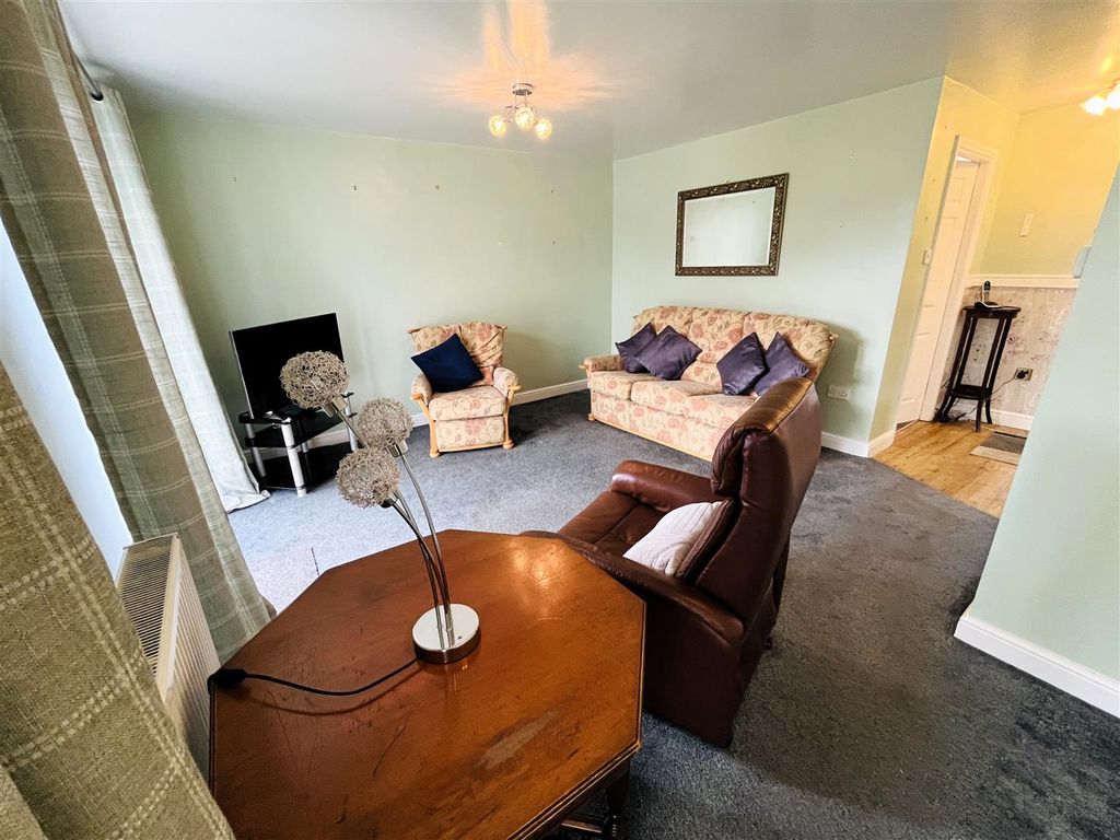 Property photo 3 of 10 Lounge