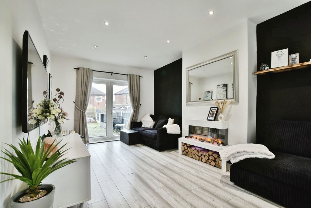 Property photo 3 of 28 Pbox-Img.Jpg