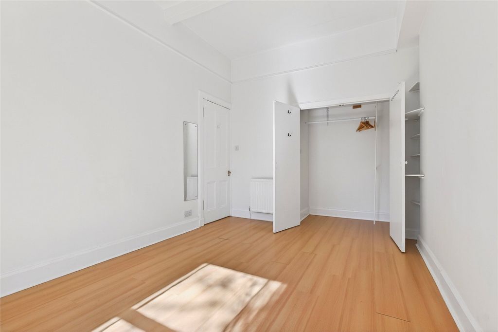 Property photo 3 of 25 10/1 Caledonian Pl