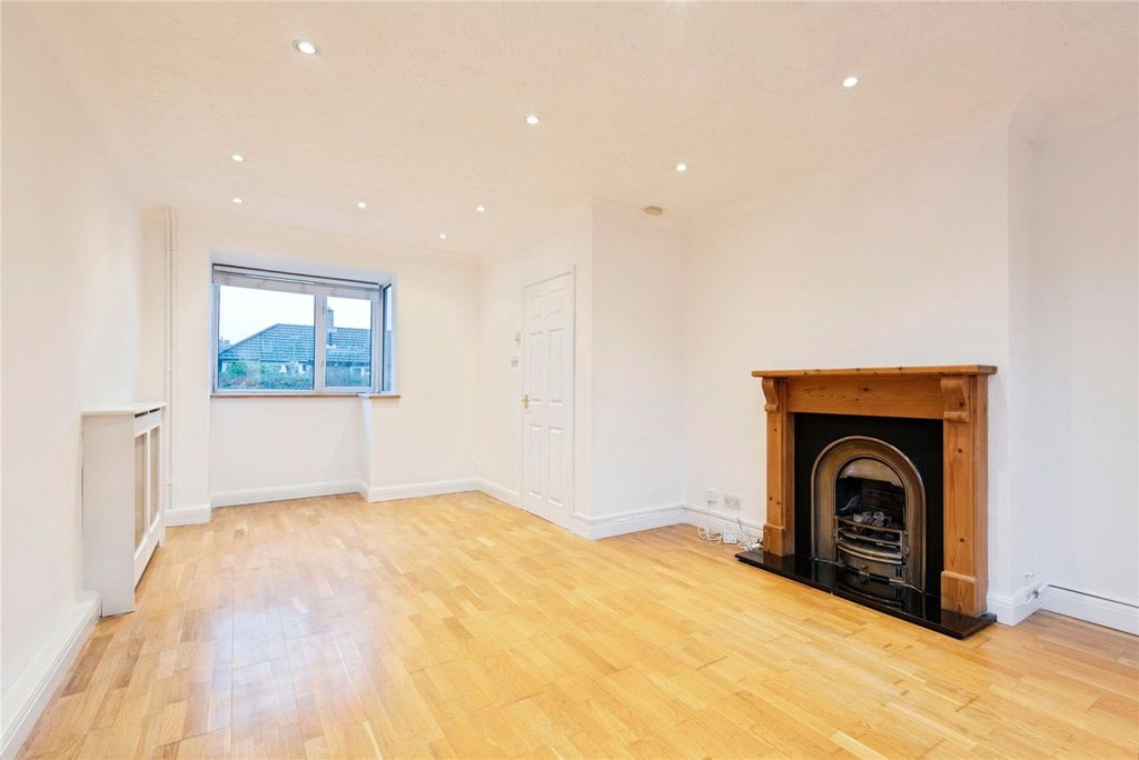 Property photo 3 of 17 Picture No. 24