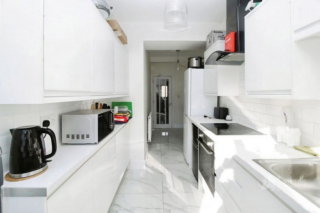 Property photo 2 of 9 Kitchen