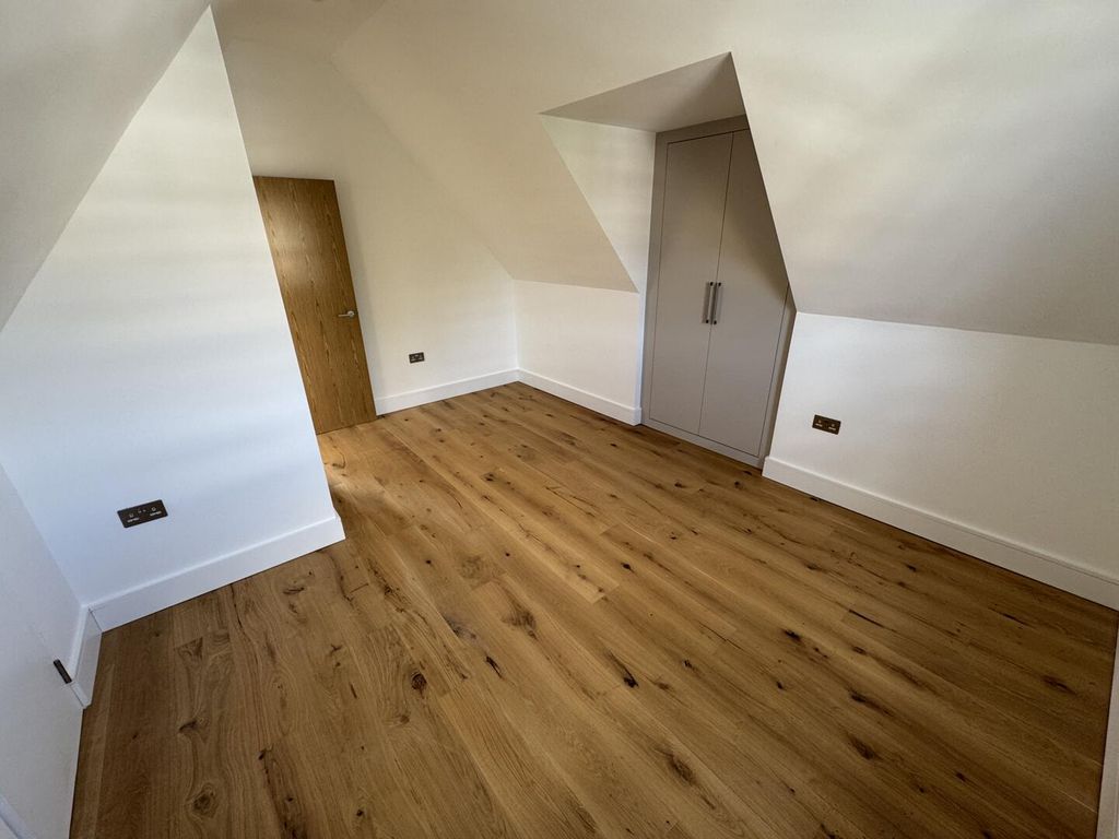 Property photo 2 of 8 Loft