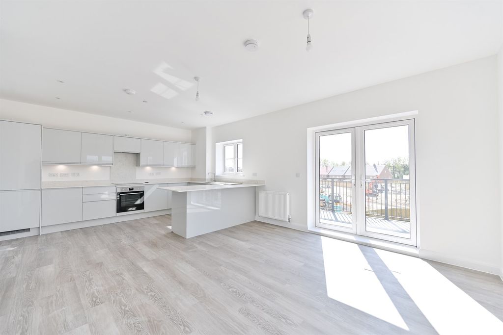 Property photo 3 of 9 Living Area