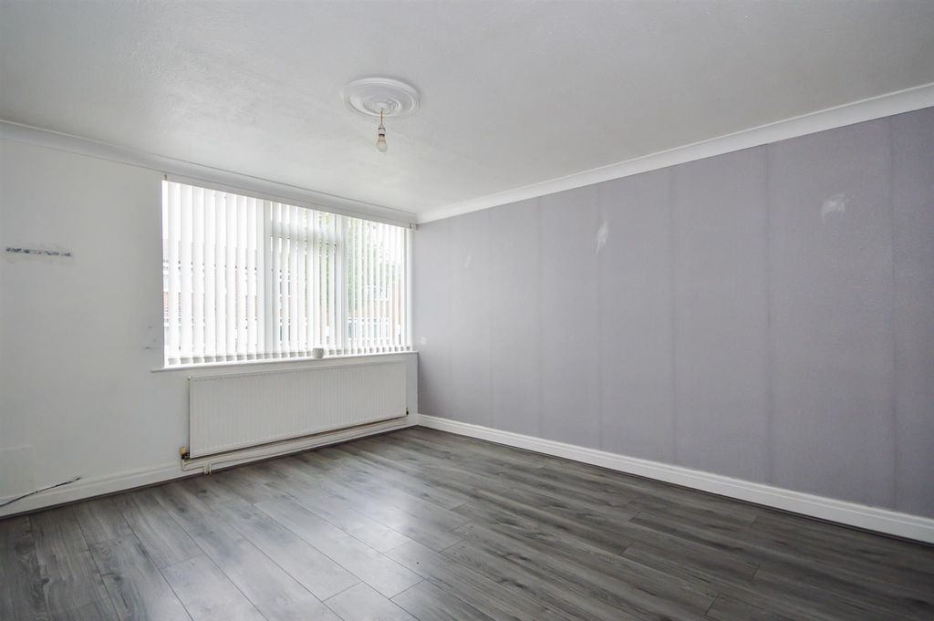Property photo 3 of 9 Living Room