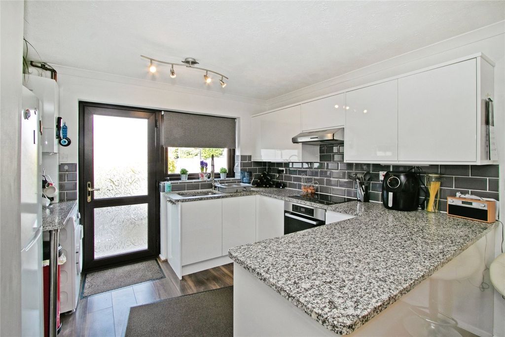 Property photo 2 of 16 Kitchen