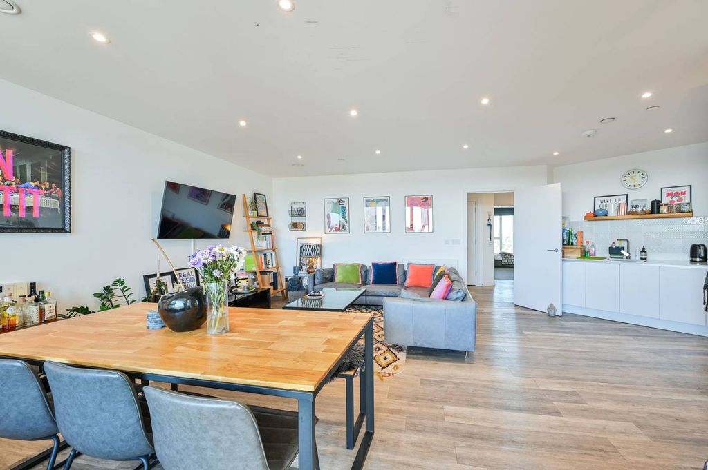 Property photo 3 of 14