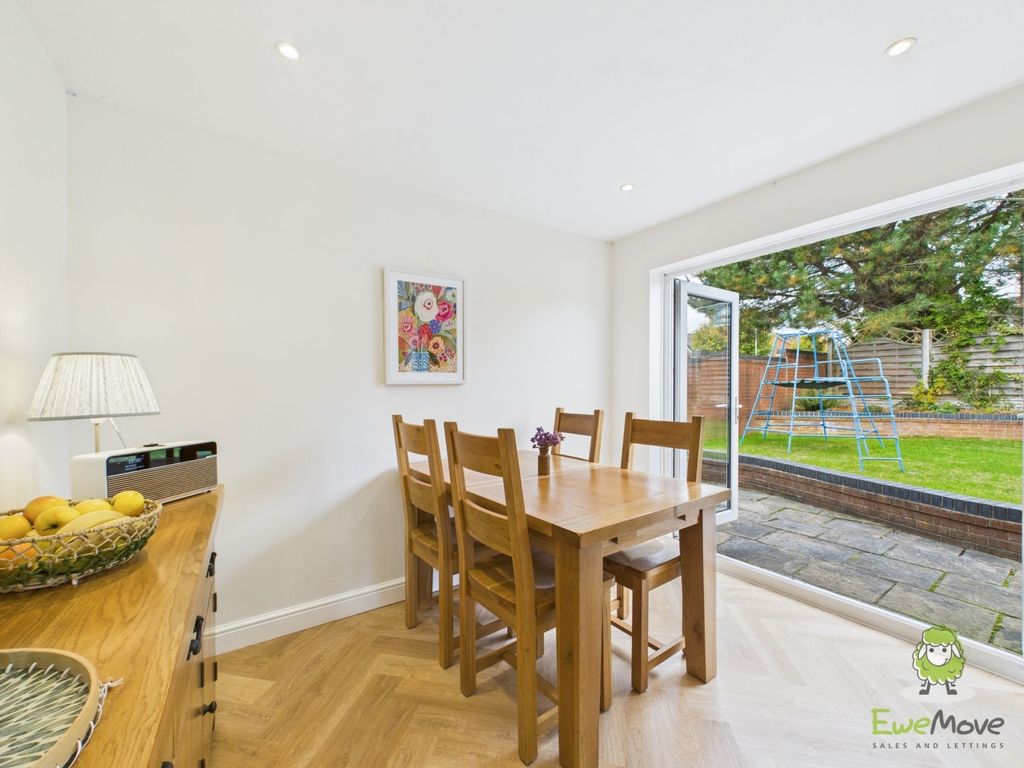 Property photo 3 of 22 Cam02463G0-Pr0086-Still016