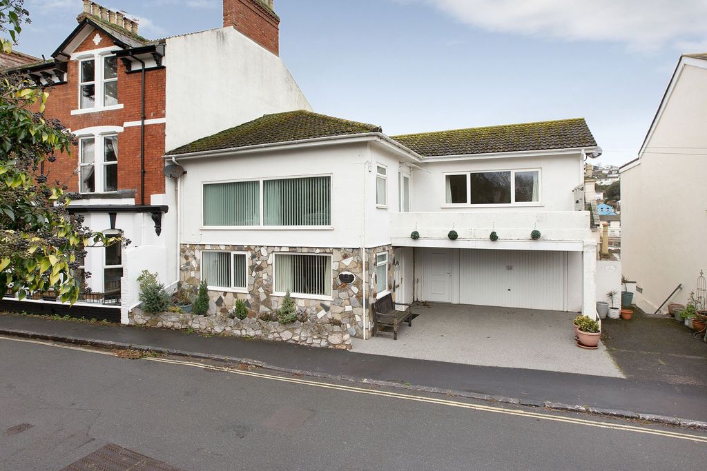 Property photo 1 of 13 Photo 14