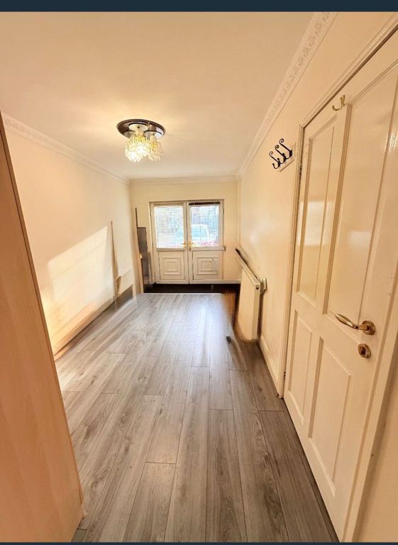 Property photo 2 of 6 Photograph 2