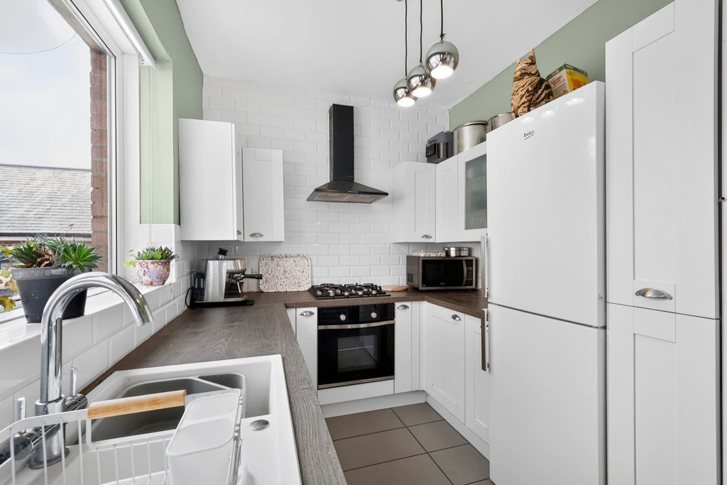 Property photo 3 of 16 Kitchen