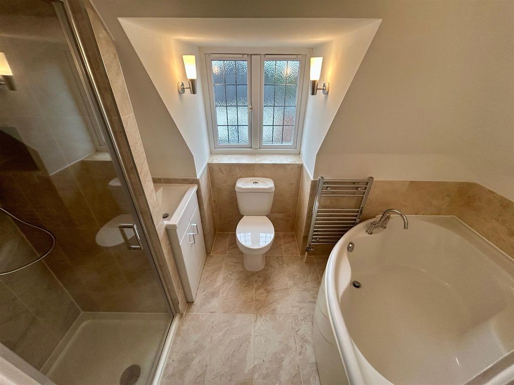 Property photo 3 of 10 Bath 2.Jpg