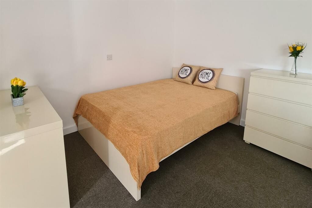 Property photo 2 of 4 Bedroom