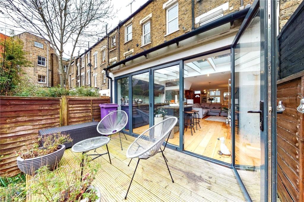 Property photo 3 of 14 Gascoigne Place, E2