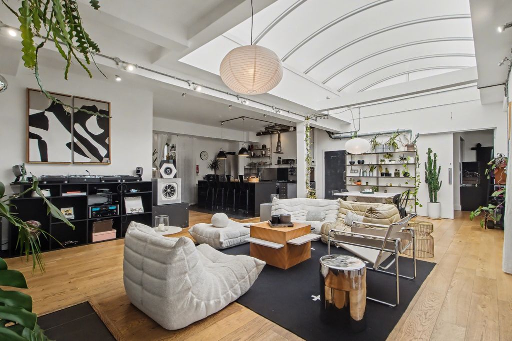 Property photo 3 of 14 5102803