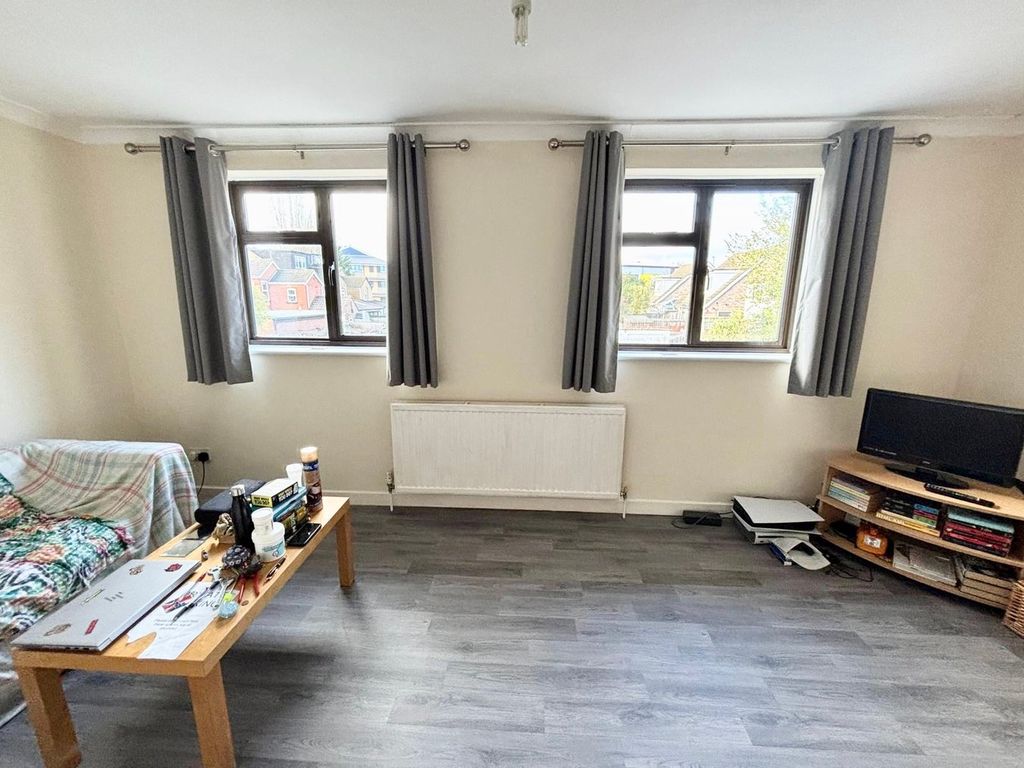 Property photo 3 of 8