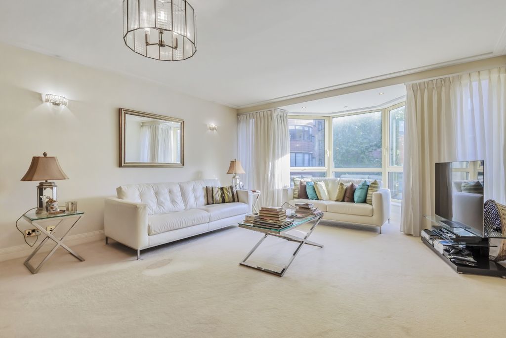 Property photo 2 of 7 Living Room