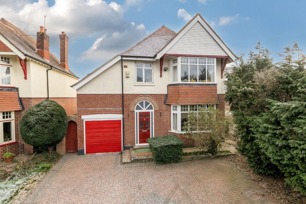 Property photo 1 of 19 98 London Road Front.Jpg