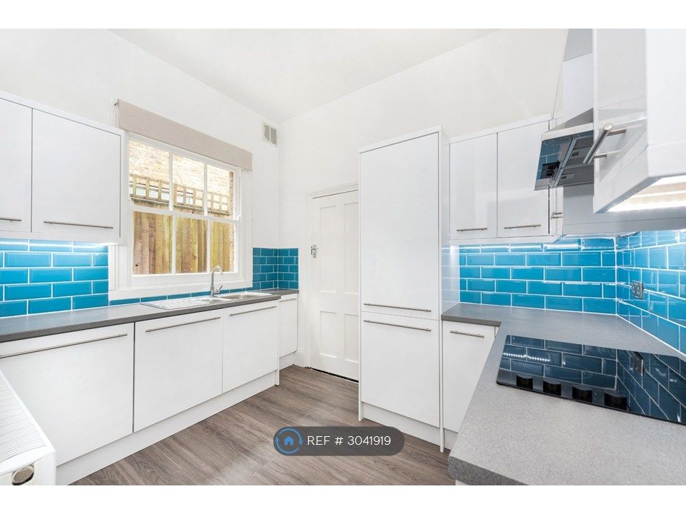 Property photo 3 of 6 Modern Kitchen With Built In Appliances