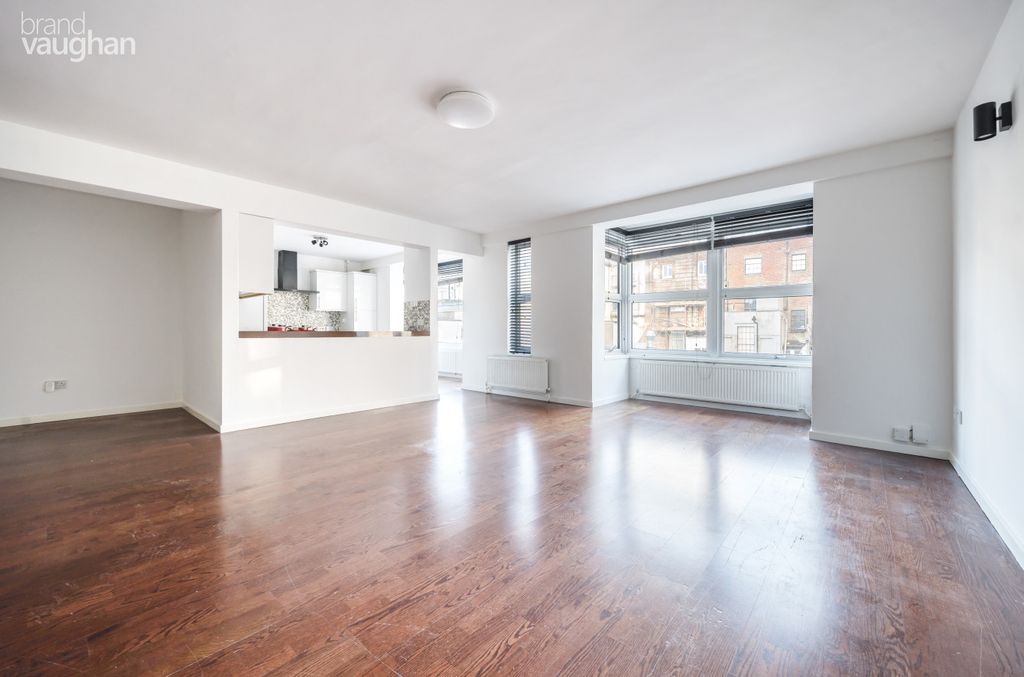 Property photo 3 of 11 Living Room