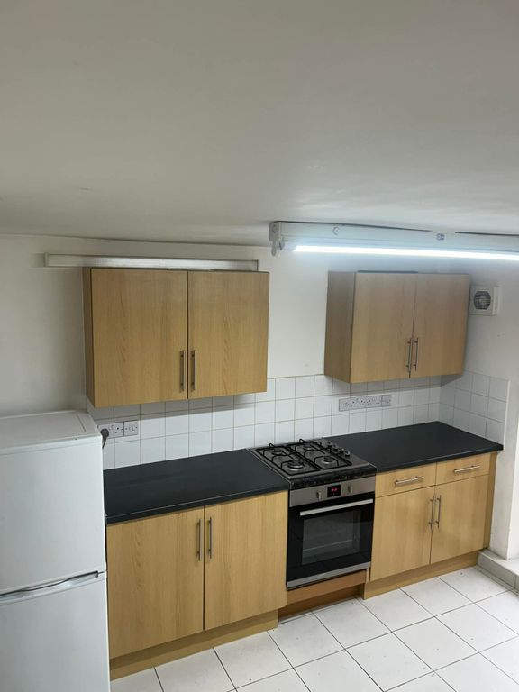 Property photo 2 of 7 Kitchen