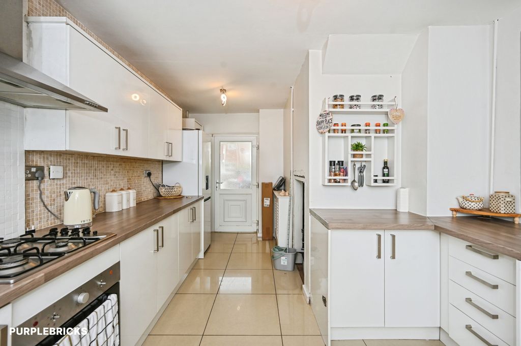 Property photo 3 of 29