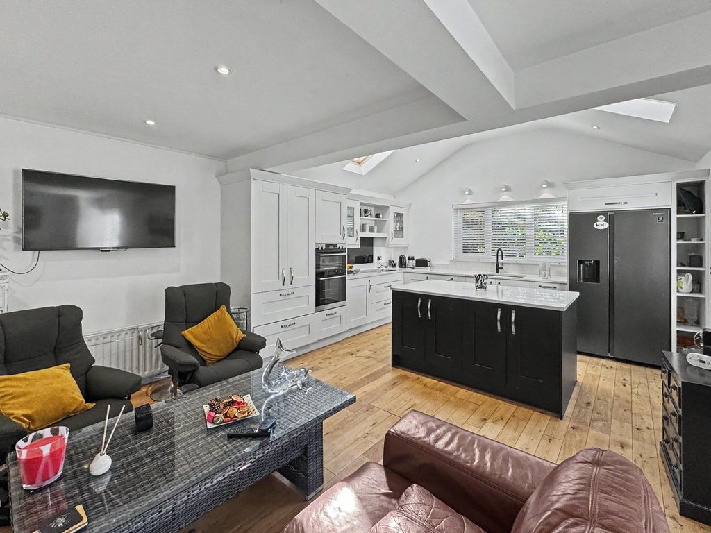 Property photo 3 of 24