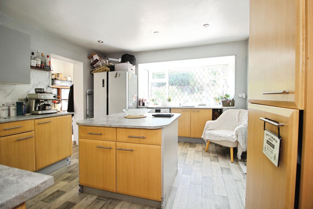 Property photo 3 of 23 Kitchen