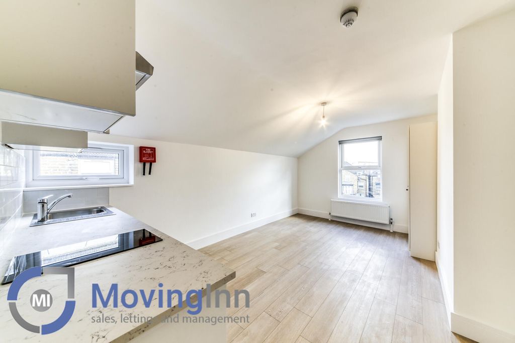 Property photo 2 of 6 Loft