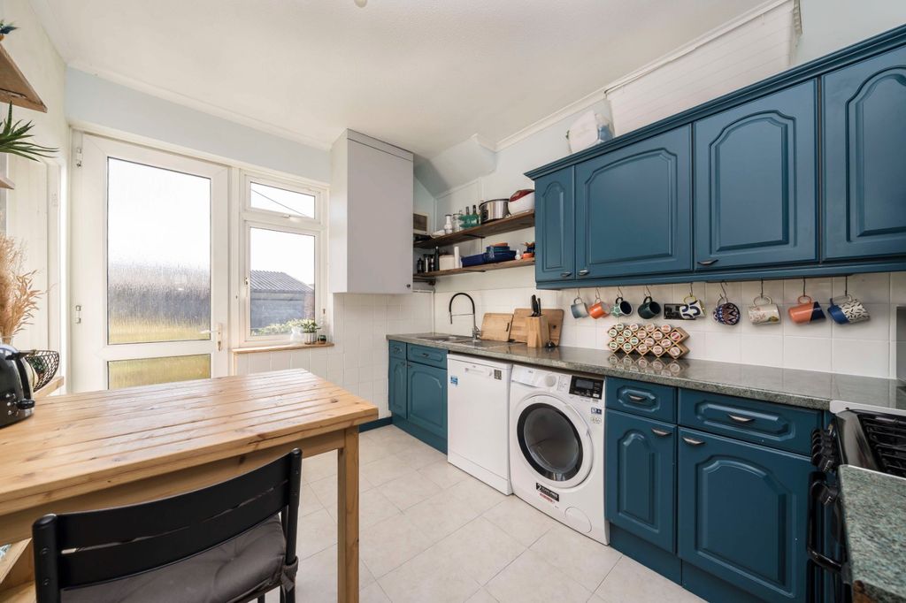 Property photo 3 of 8 Picture No. 13