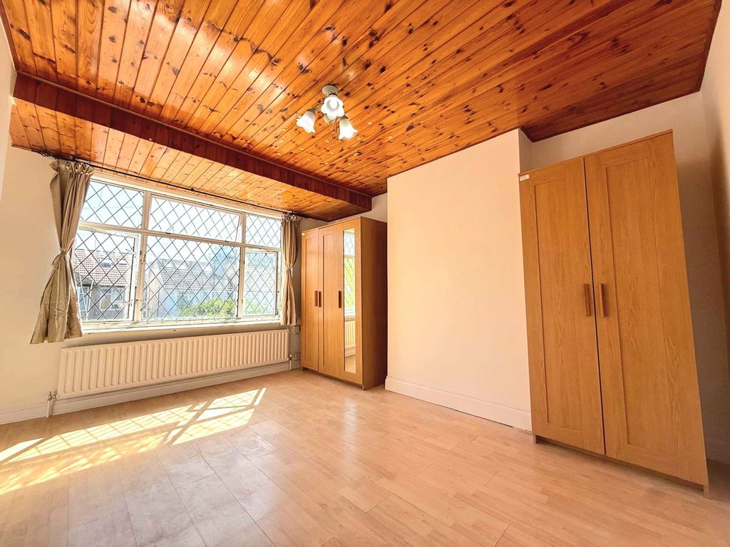 Property photo 3 of 9 3