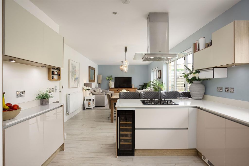 Property photo 2 of 18 00005.Jpg