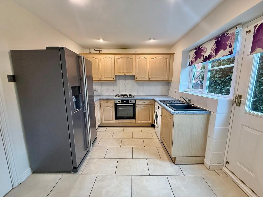 Property photo 2 of 9 Kitchen