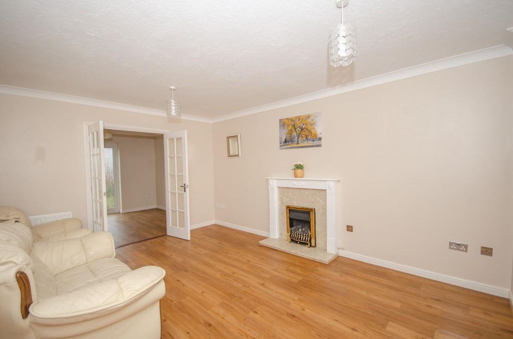 Property photo 2 of 20 Lounge.Jpg