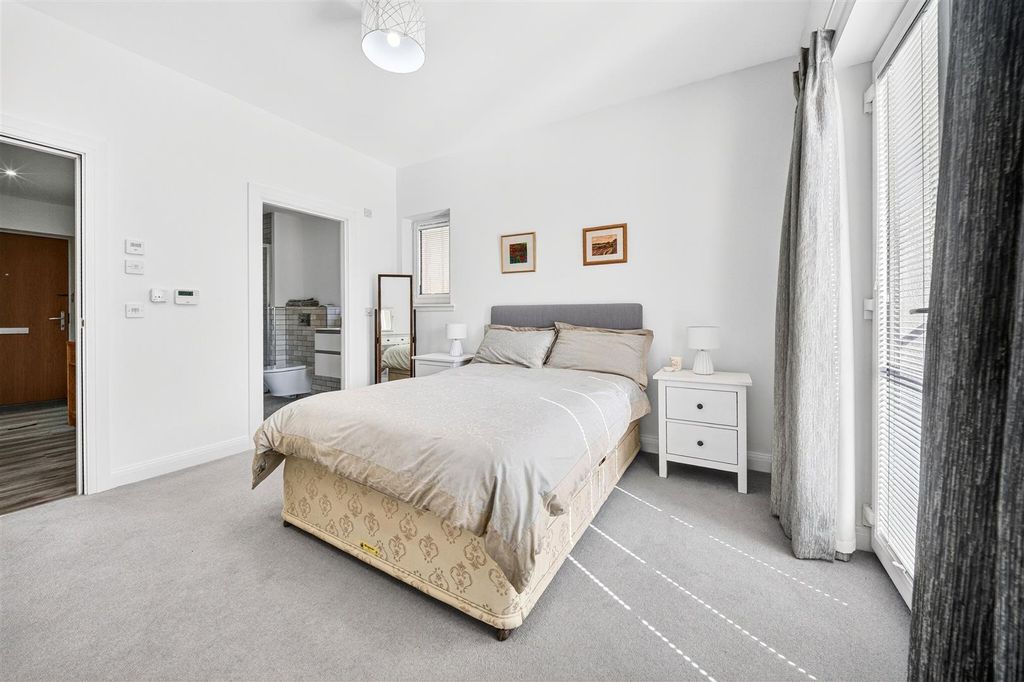 Additional image 8 of 2 bed flat for saleDrummond Hill, Inverness IV2