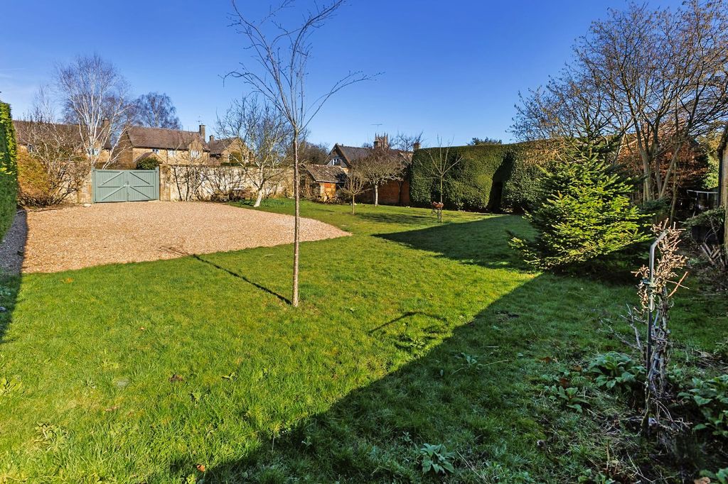 Property photo 3 of 39 Garden