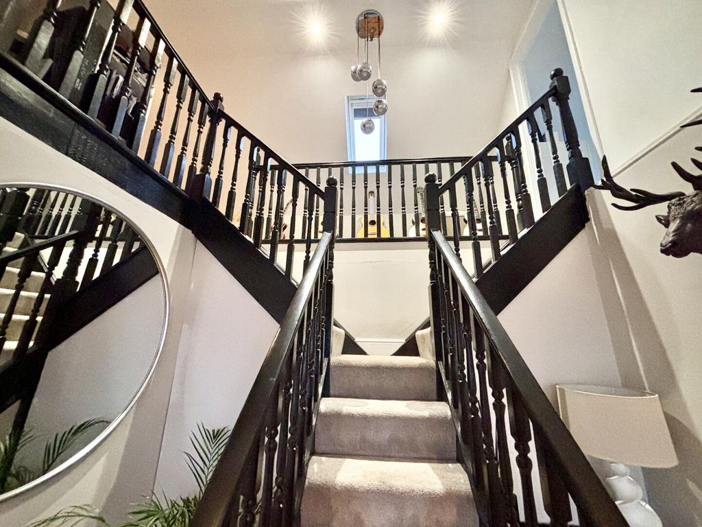 Property photo 3 of 37 Staircase