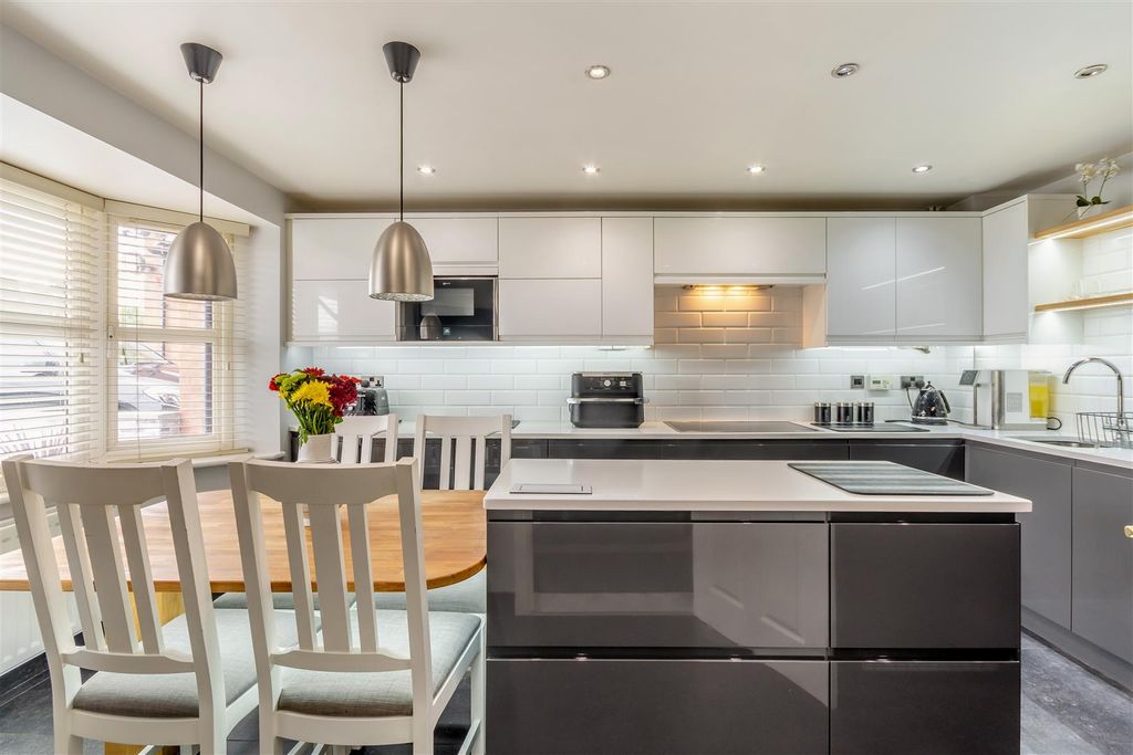 Property photo 3 of 53 8664944-Interior10.Jpg