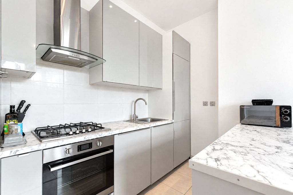 Property photo 3 of 8 Reception/Kitchen