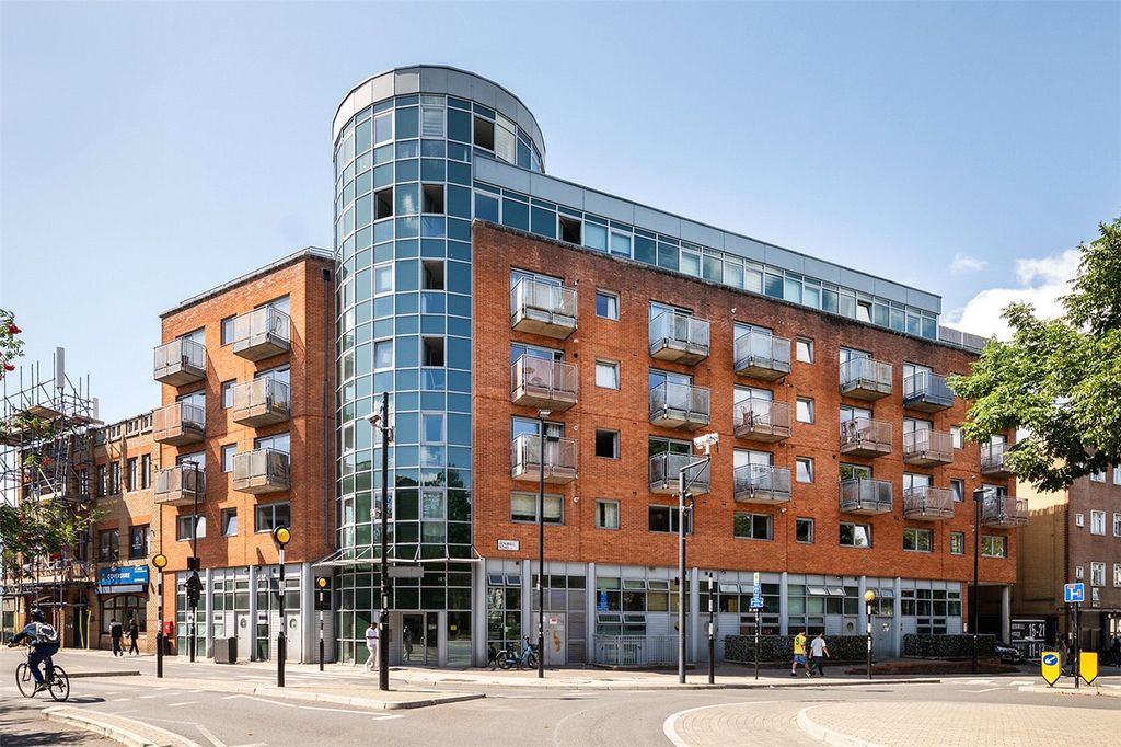 Property photo 2 of 26 Picture No. 27