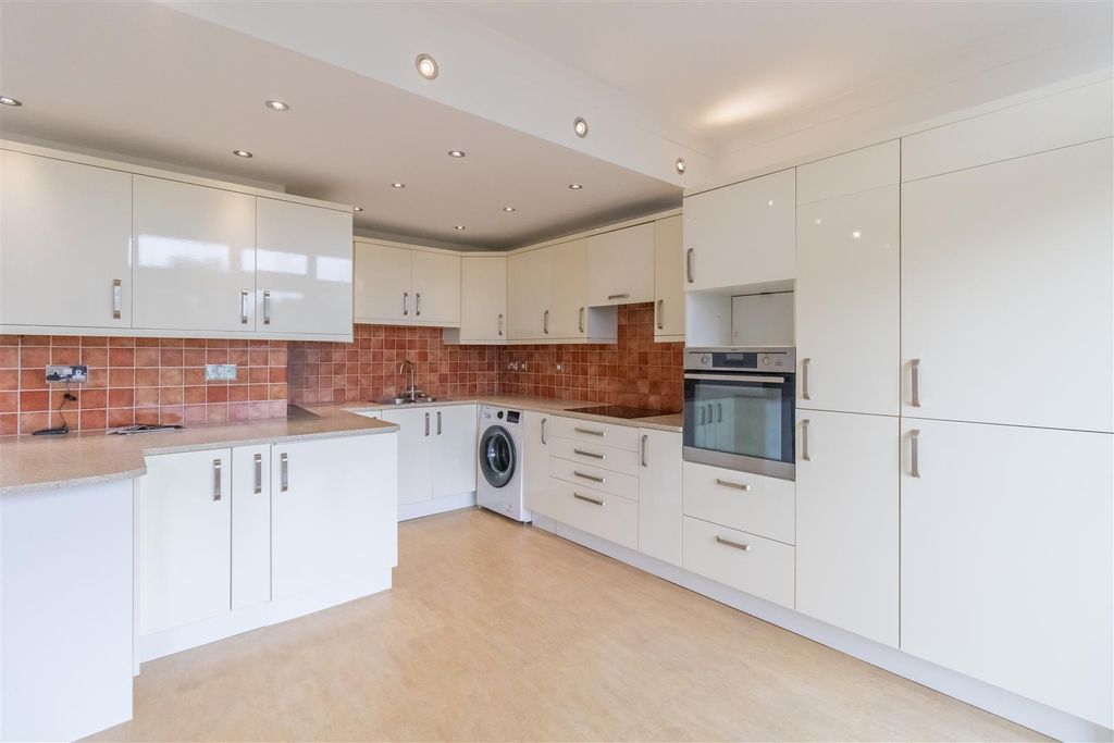 Property photo 2 of 16 Img_5444.Jpg