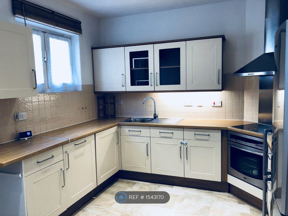 Property photo 2 of 11 Kitchen