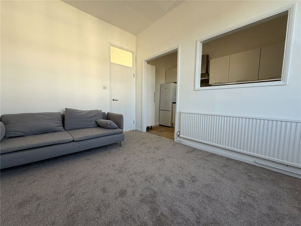 Property photo 3 of 8 Picture No. 14