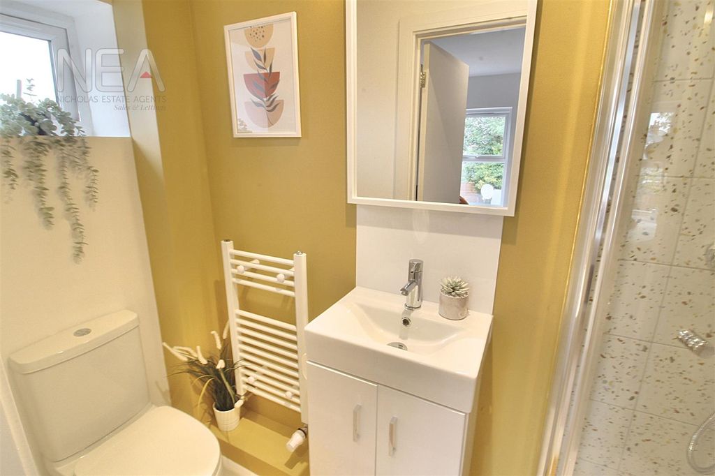 Property photo 3 of 16 Room Four En-Suite
