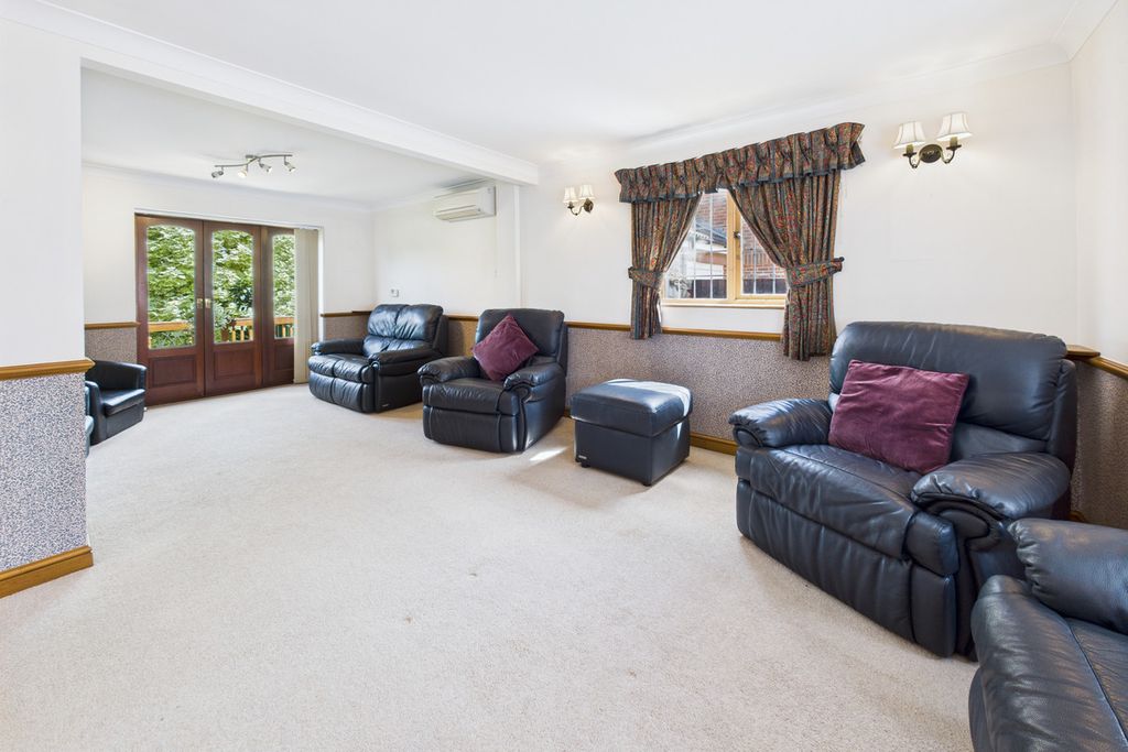 Property photo 2 of 25