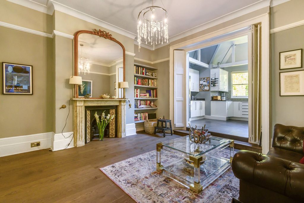 Property photo 3 of 16 Sitting Room