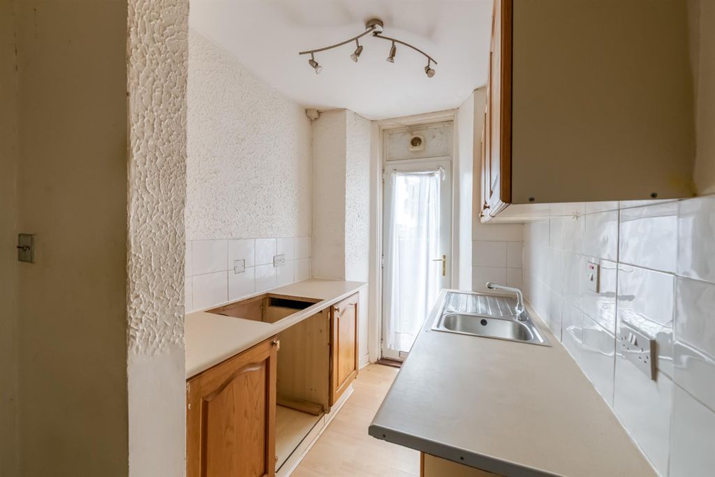 Property photo 2 of 18 Kitchen