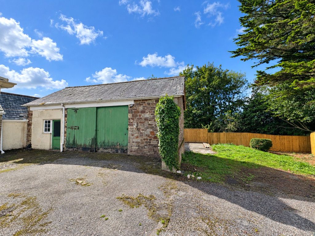 Property photo 2 of 16 Picture No. 21
