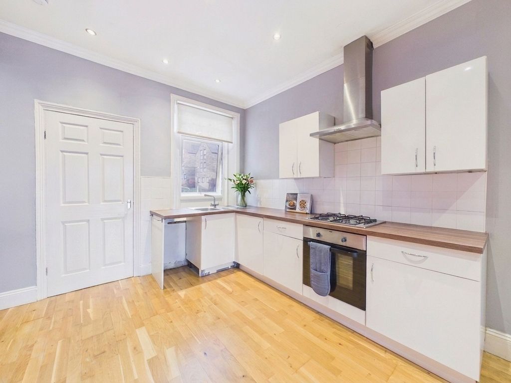 Property photo 2 of 8 Kitchen