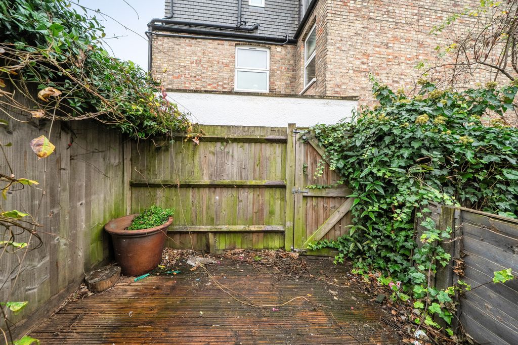 Property photo 3 of 14 1374936-2-69048ee...